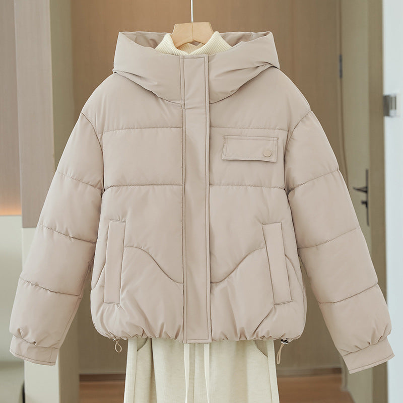 Kurze gesteppte Damen-Daunenjacke mit Kapuze und Taschen