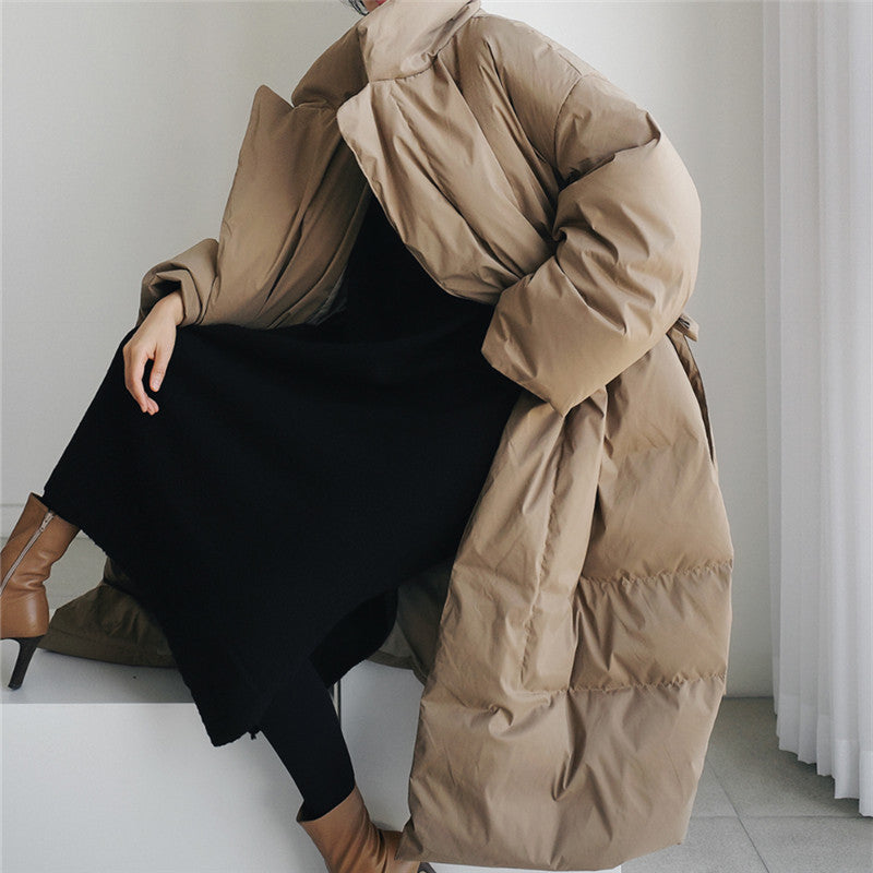 Beige oversize, lång, quiltad kappa med skärp
