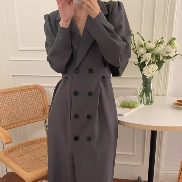 Lang blazer-kjole for kvinner med dobbel knepping, pufferm og grå farge
