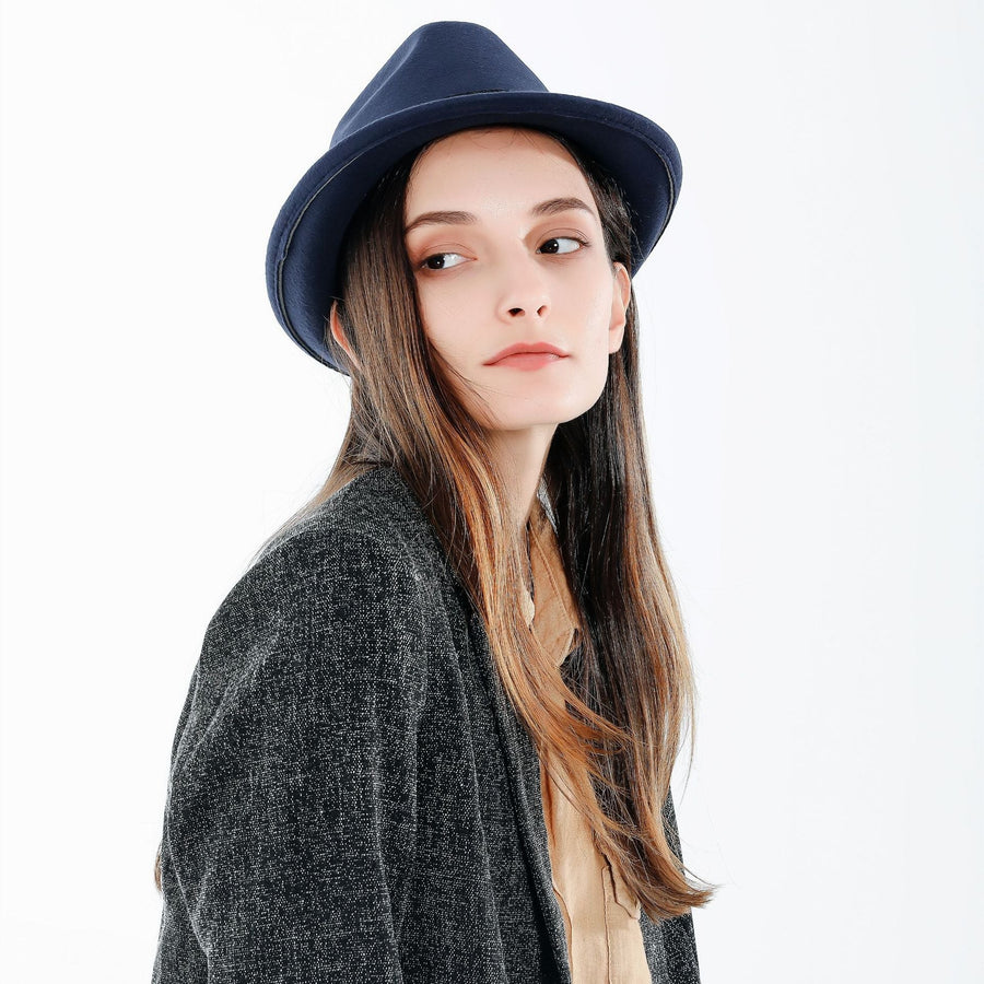 Unisex-fedora i filt med sort bånd i klassisk stil