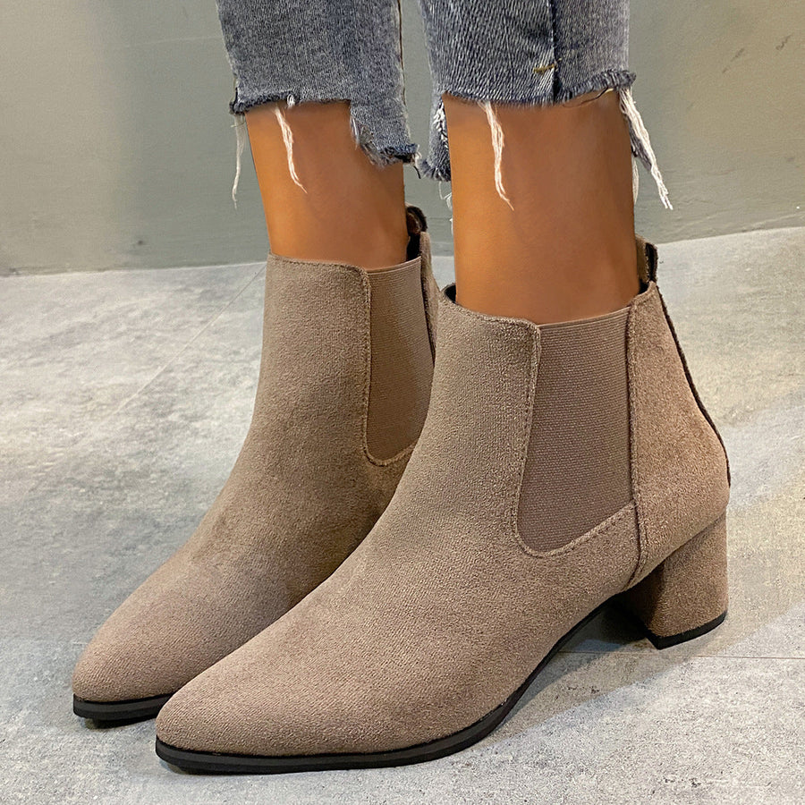Schwarze Chelsea-Stiefel für Damen mit eckigem Absatz, spitzer Zehenkappe und weichem Material