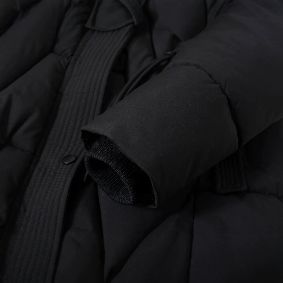 Manteau long matelassé noir à capuche et bordure effet fourrure