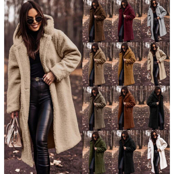 Cappotto lungo da donna con cappuccio, morbido e dalla texture peluche, disponibile in diversi colori