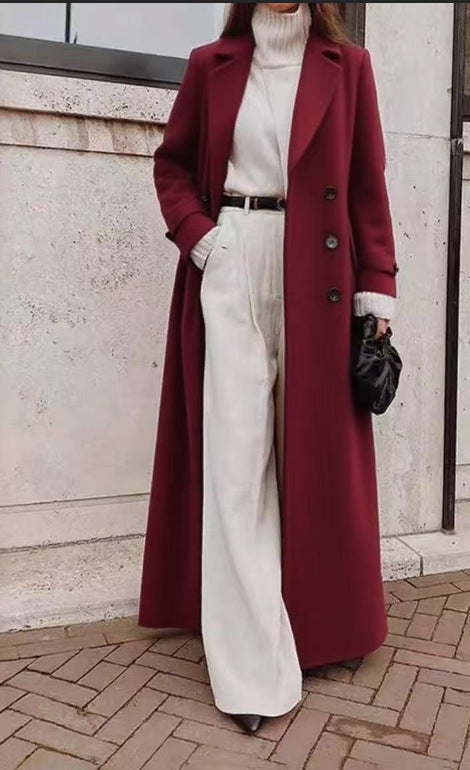 Lange damesmantel met reverskraag en knoopsluiting, elegante stijl