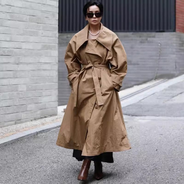 Trench lungo da donna, dalla vestibilità ampia, color cammello, con ampio collo