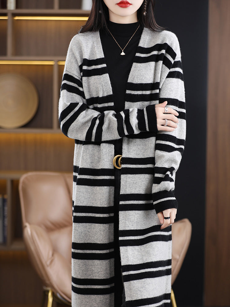 Elegant lang vest voor dames met grijze en zwarte strepen, open