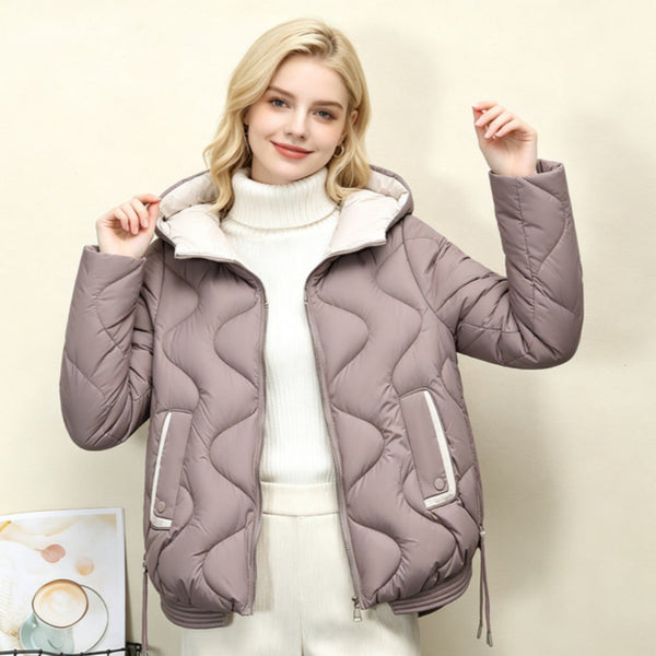 Piumino trapuntato da donna con cappuccio, taglio corto, colori assortiti