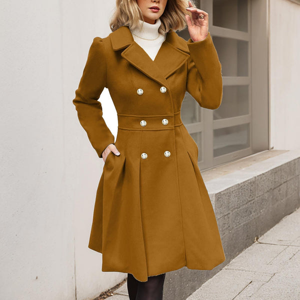 Cappotto da donna a metà coscia svasato con bottoni decorativi e collo a revers