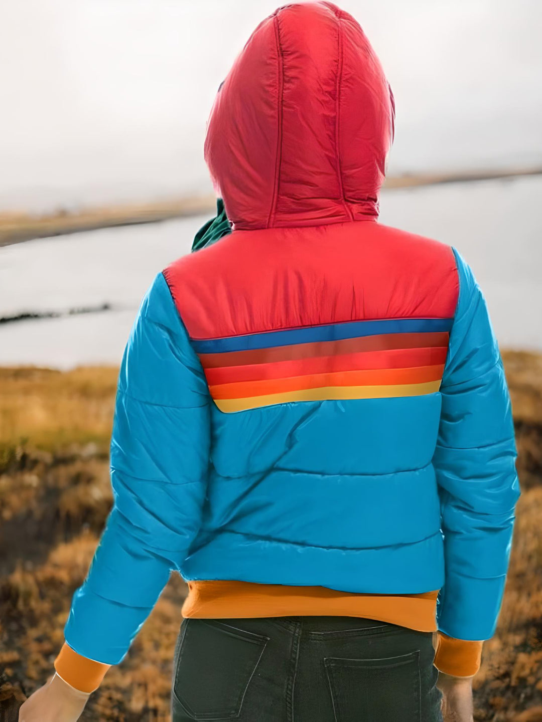 Chaqueta acolchada para mujer estilo retro con capucha para un look urbano y moderno
