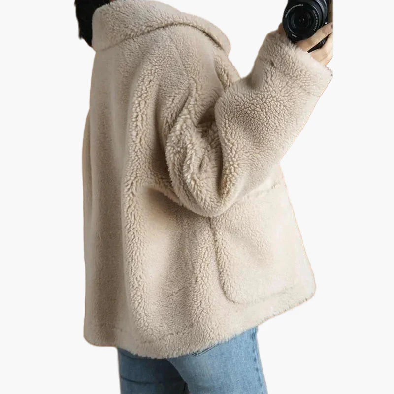 Manteau court femme style décontracté hiver, coupe ample, idéal pour tenues cosy