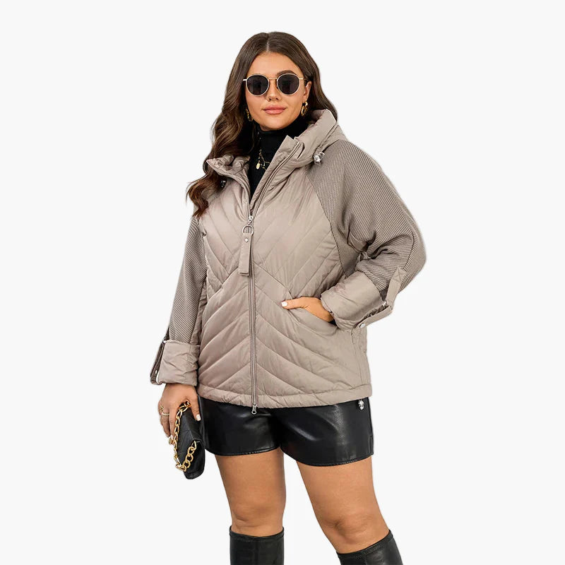 Casualowa pikowana kurtka damska plus size z kapturem - modny styl miejski
