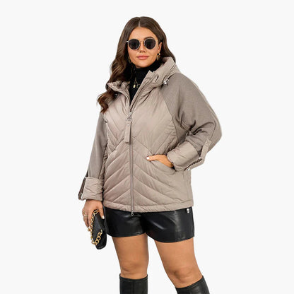 Casualowa pikowana kurtka damska plus size z kapturem - modny styl miejski