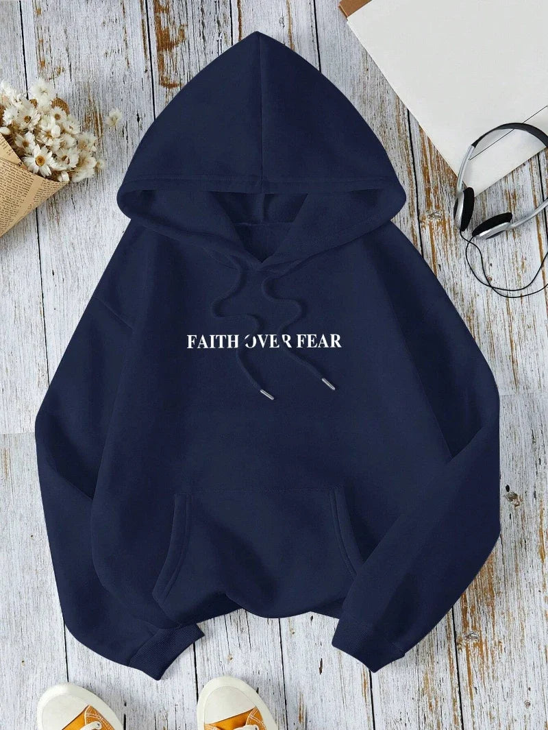 Felpa con cappuccio unisex a tinta unita con stampa "Faith Over Fear"