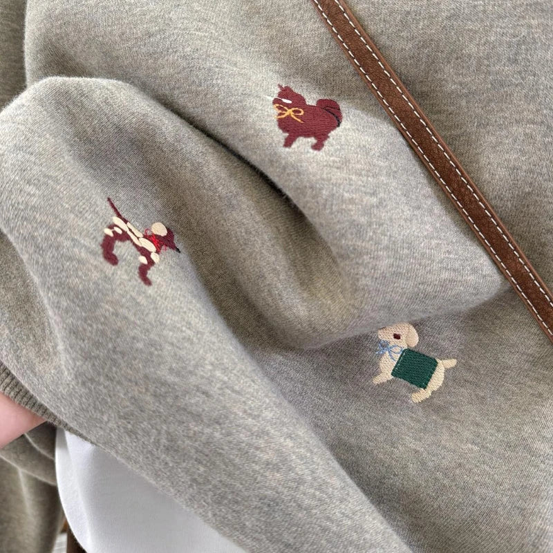 Comfortabel damessweatshirt met ronde hals, geborduurde hondenmotieven en lange mouwen
