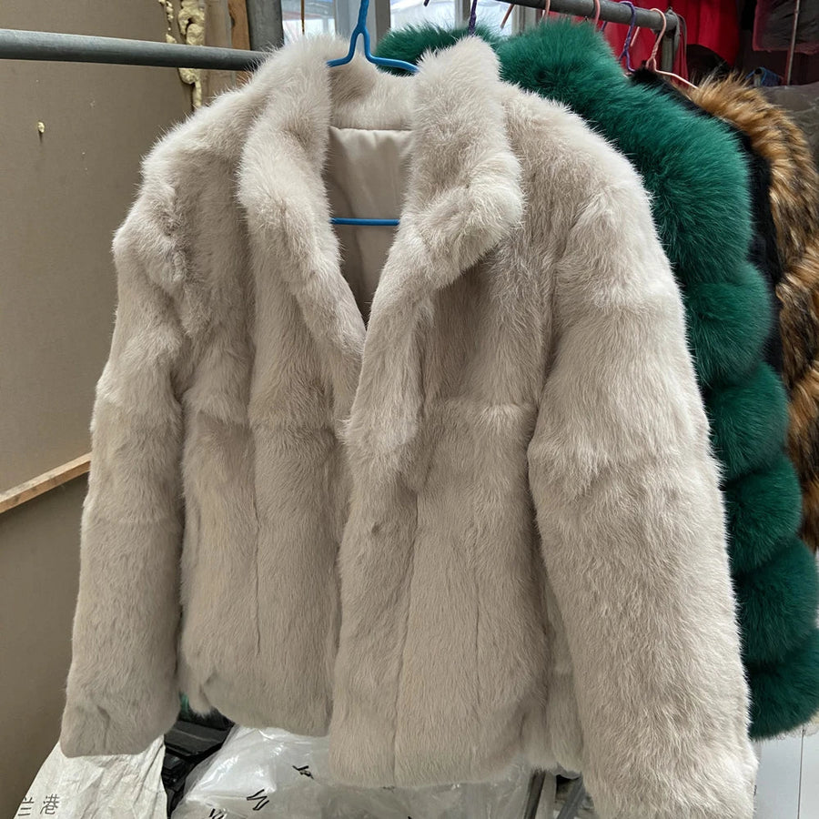 Veste courte femme en fourrure synthétique élégante, col montant, manches longues