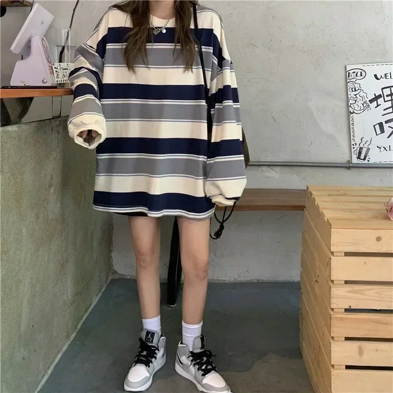 Loose-Fit Striped Long-Sleeve Crew-Neck T-Shirt