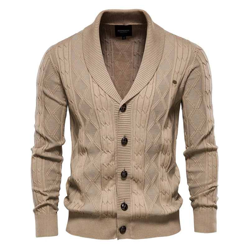 Chaleco de punto trenzado gris oscuro para hombre con cuello chal y botones