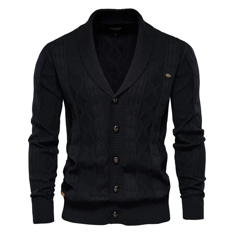 Chaleco de punto trenzado gris oscuro para hombre con cuello chal y botones