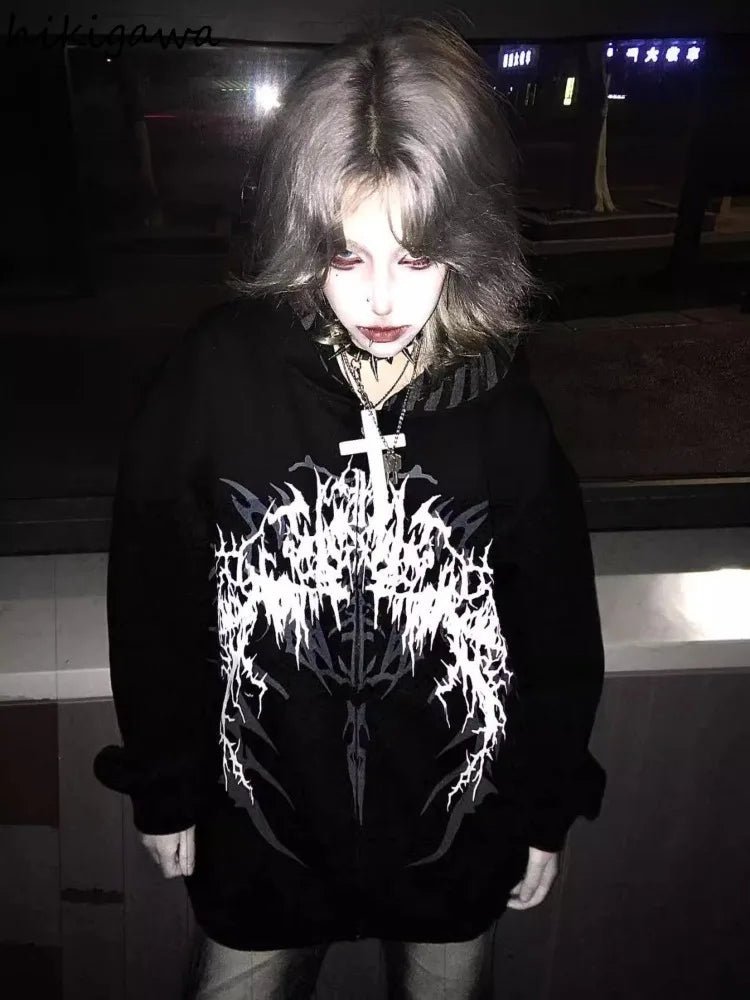 Felpa oversize nera con cappuccio, zip e stampa gotica