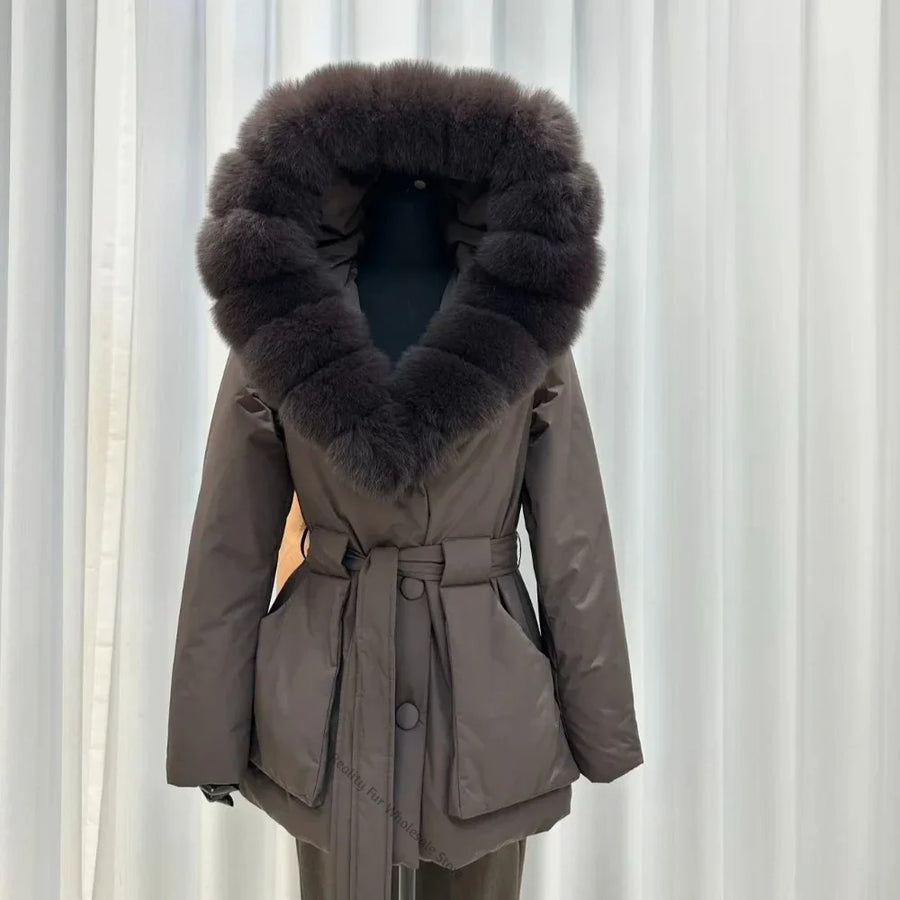 Doudoune courte femme avec capuche bordée de fourrure et ceinture