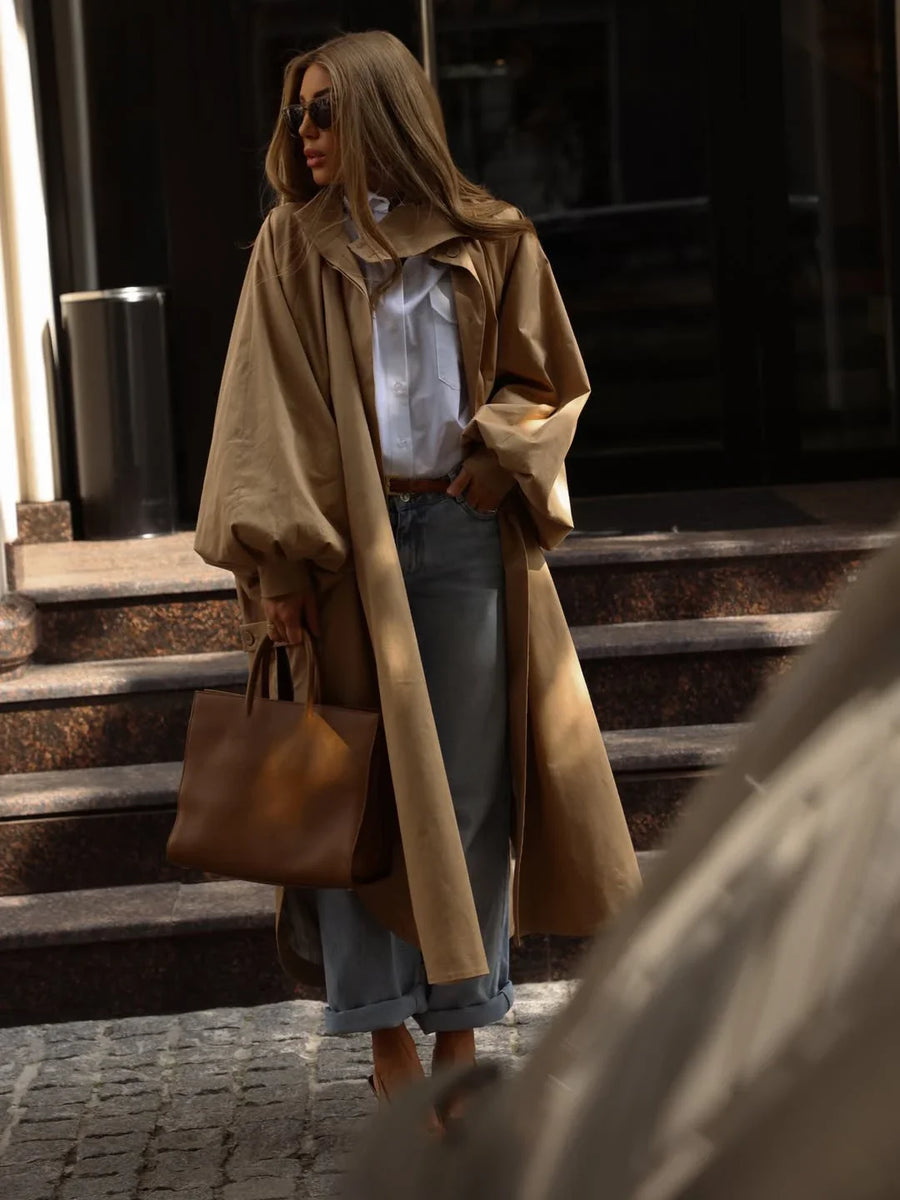 Trench-coat lungo e ampio da donna con maniche a sbuffo