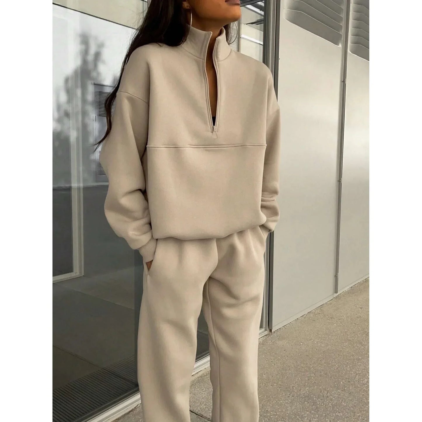 Ensemble de survêtement décontracté à col zippé pour femme - Style moderne et urbain