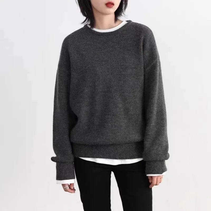 Pullover da donna grigio scuro con collo rotondo e vestibilità ampia