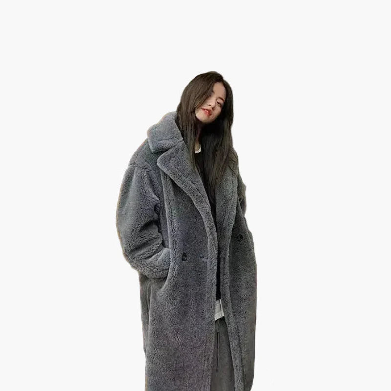 Długi, elegancki płaszcz damski w miejskim stylu – modny oversize na zimę