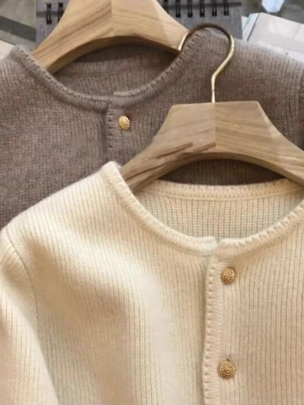Cárdigan de punto fino para mujer con botones dorados, cuello redondo y mangas largas