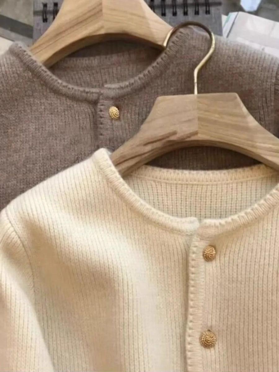 Cardigan da donna in maglia sottile con bottoni dorati, scollo rotondo e maniche lunghe