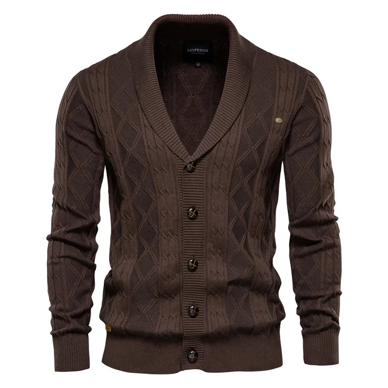 Chaleco de punto trenzado gris oscuro para hombre con cuello chal y botones