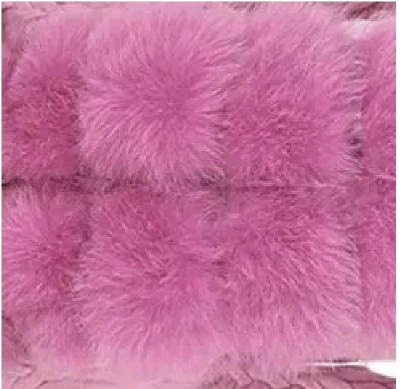 Lange Damen-Strickweste mit Zopfmuster und Felloptik-Besätzen