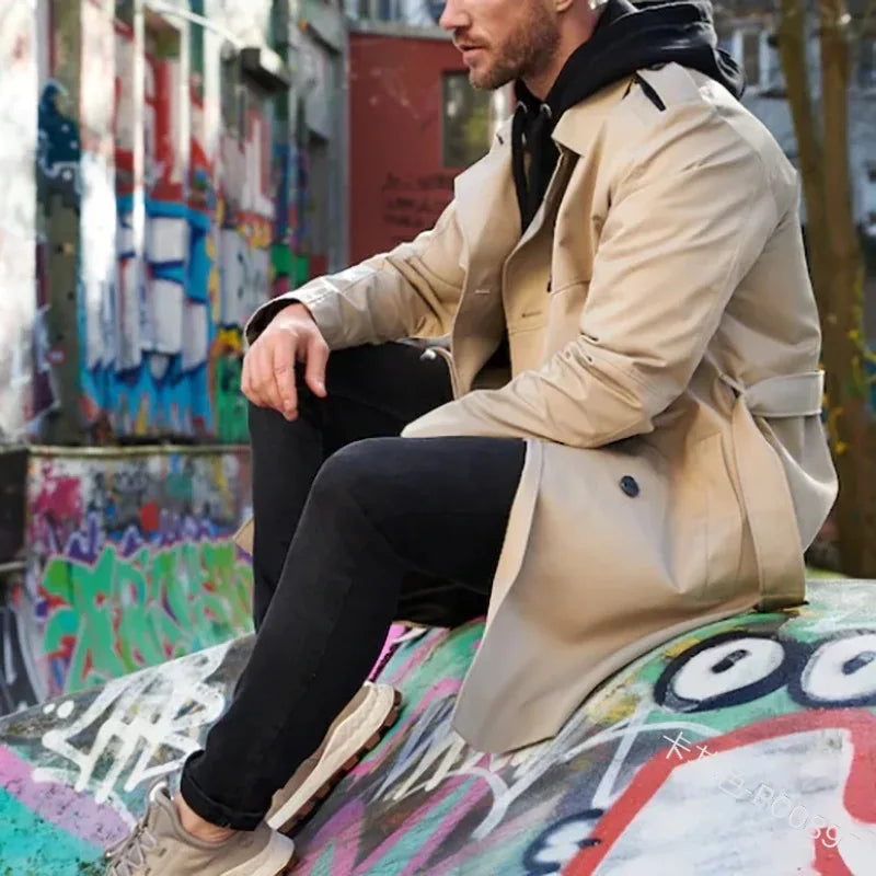 Trench-coat lungo da uomo doppiopetto con cintura beige