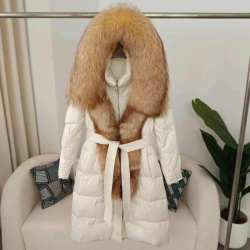 Piumino lungo da donna con cappuccio, rifiniture in pelliccia sintetica, cintura, bianco sporco
