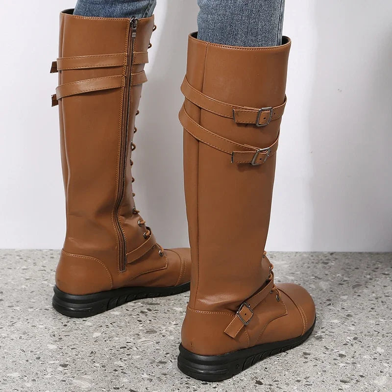 Hellbraune Damenstiefel mit hohem Schaft, Schnürung und Schnallen