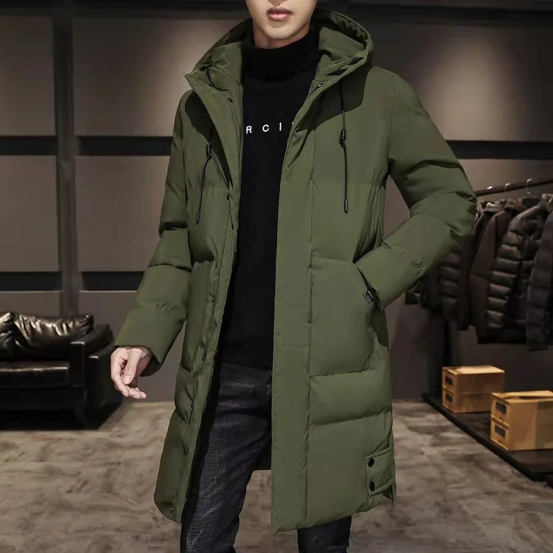 Cappotto invernale lungo trapuntato con cappuccio da uomo, disponibile in diversi colori