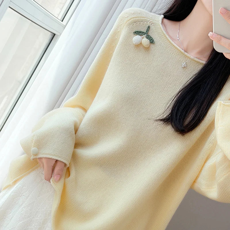 Oversized pullover til kvinder med lange ærmer og broderet mønster - fås i flere farver