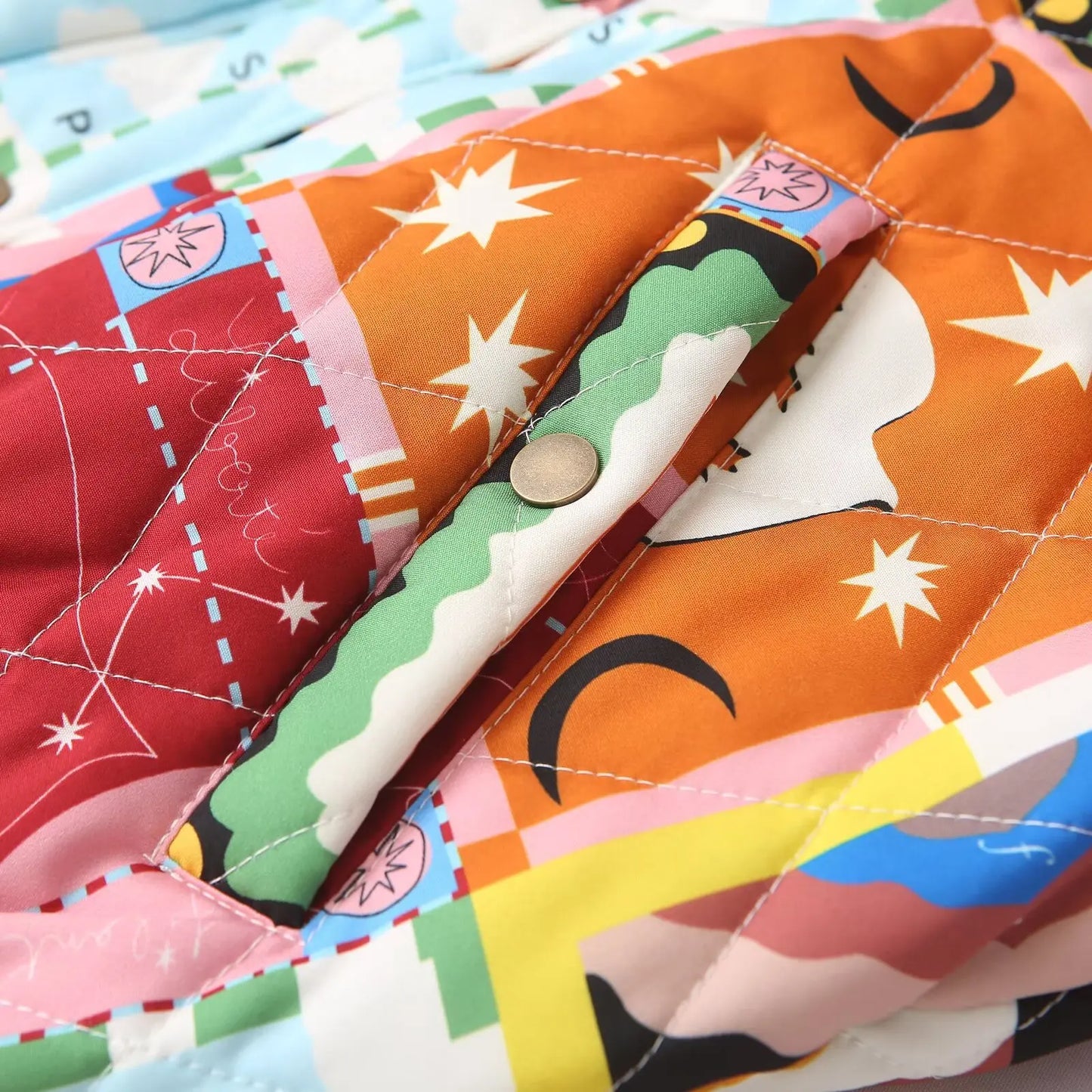 Quiltad patchworkjacka i bohemisk stil för kvinnor – urban och originell mode
