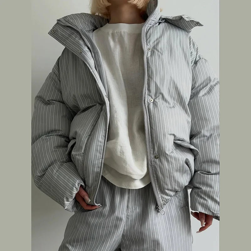 Oversized vatteret dunjakke til kvinder med hætte og print