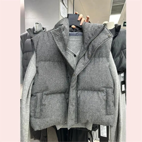 Gilet matelassé sans manches gris à col montant et poches