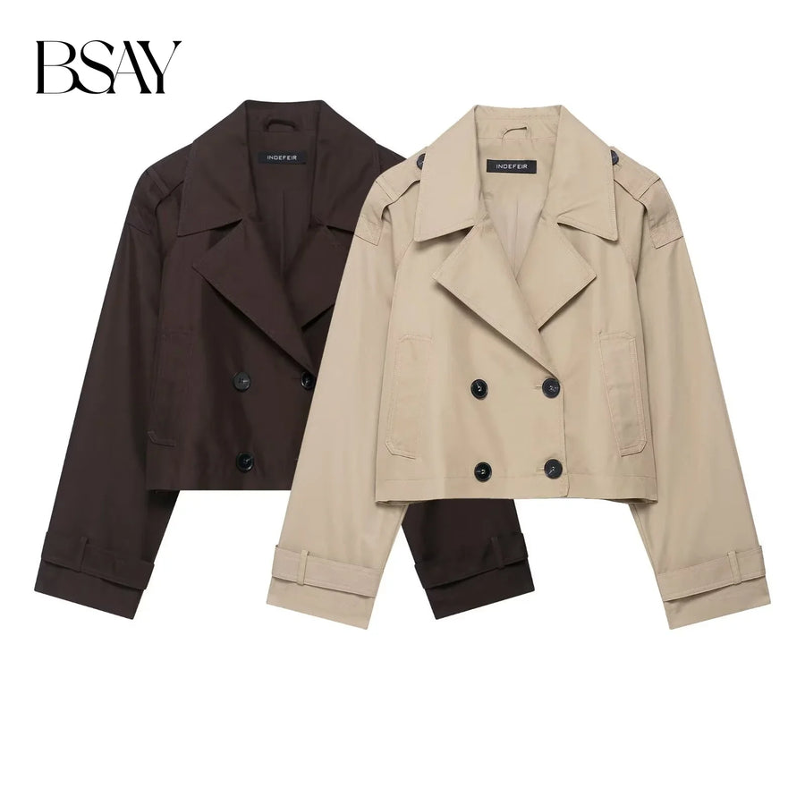 Kort trenchcoat til dame med dobbeltspent lukking og lange ermer, beige eller brun