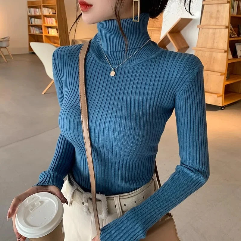 Figurbetonter Damen-Rollkragenpullover aus Rippstrick mit langen Ärmeln