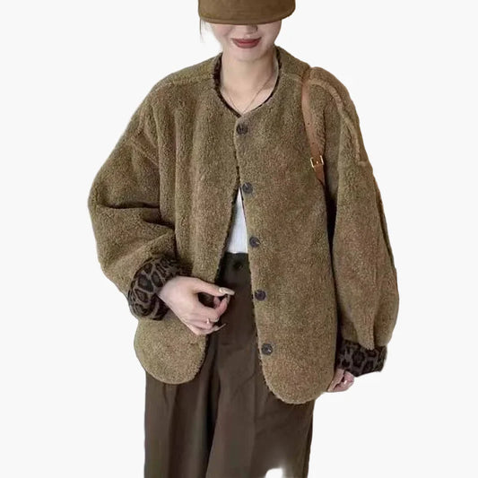 Damska kurtka oversize w stylu casual z guzikami i panterkowym wzorem na mankietach