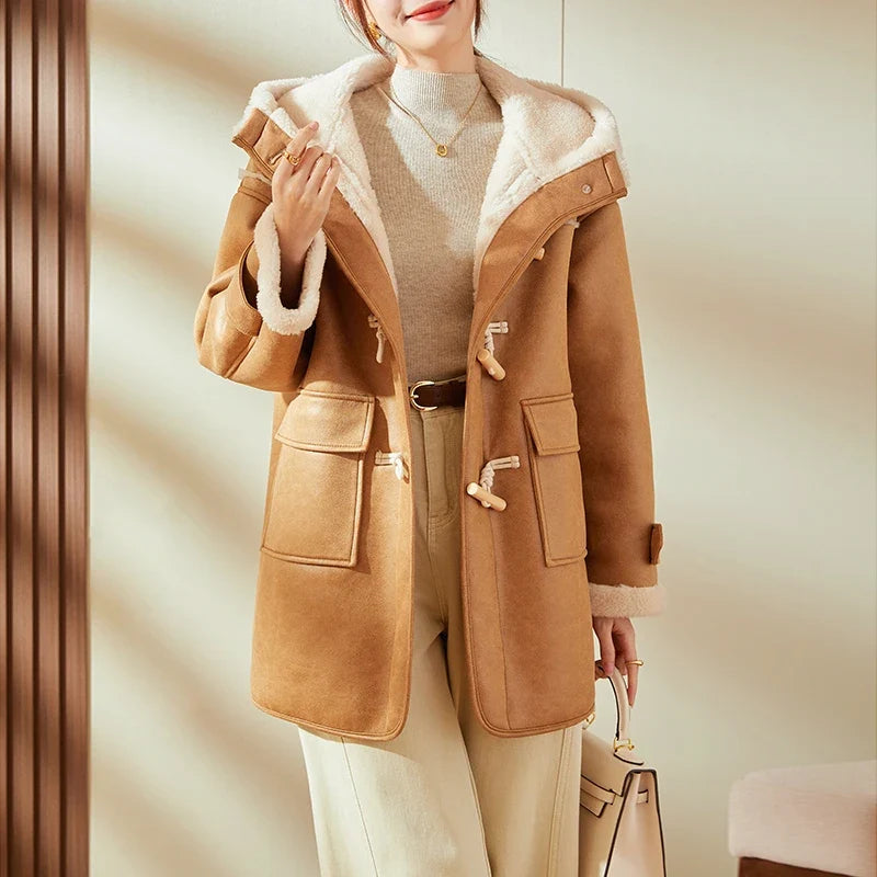 Cappotto invernale da donna imbottito e morbido con cappuccio, stile duffle coat, color cammello