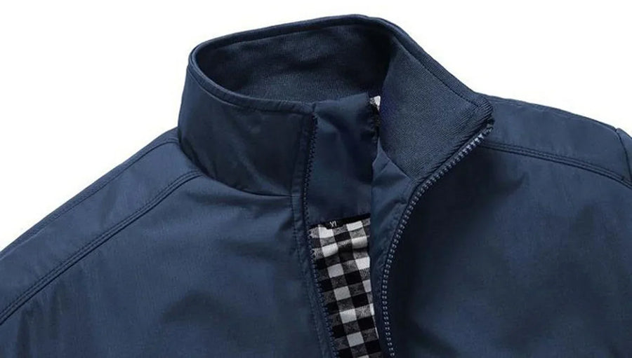 Einfarbige Herrenjacke mit Reißverschluss, Stehkragen und Seitentaschen
