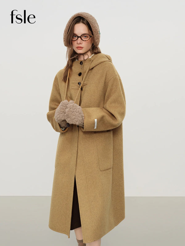 Langer Damen-Dufflecoat mit Kapuze, Knebelverschlüssen und aufgesetzten Taschen