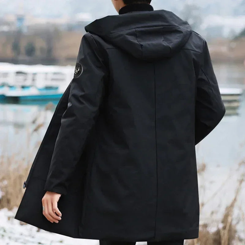 Cappotto lungo nero da uomo con cappuccio, foderato, stile parka