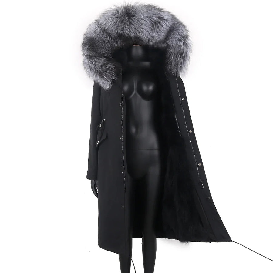 Lang svart parkas for kvinner med hette og fôr i fuskepels
