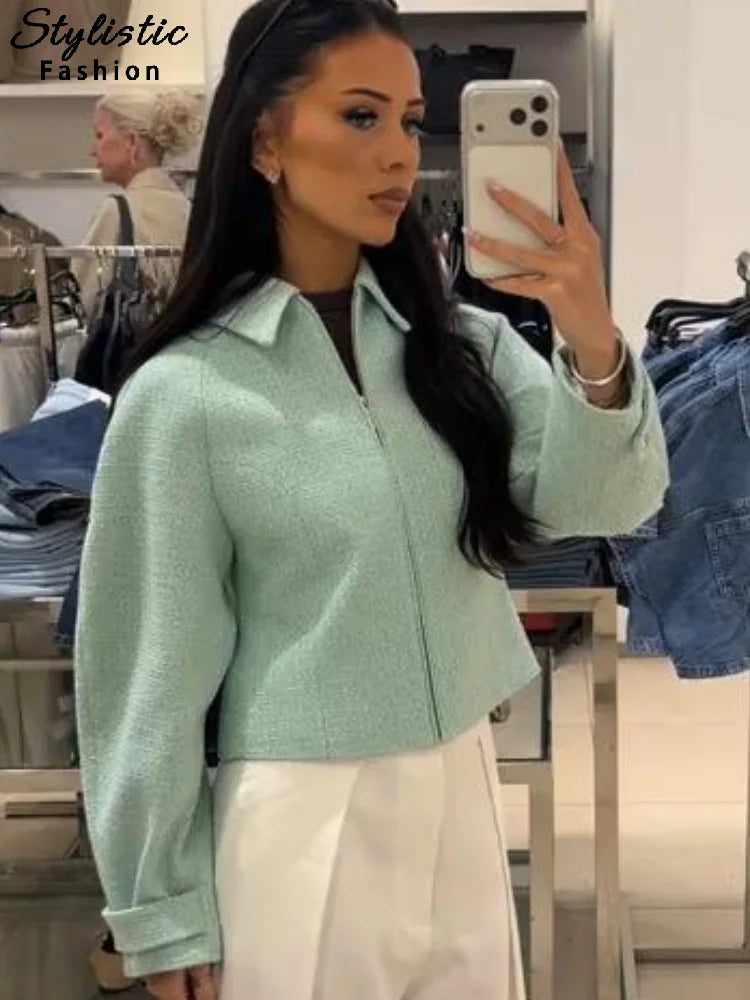 Women's short straight-cut mint jacket with shirt collar and zip closure