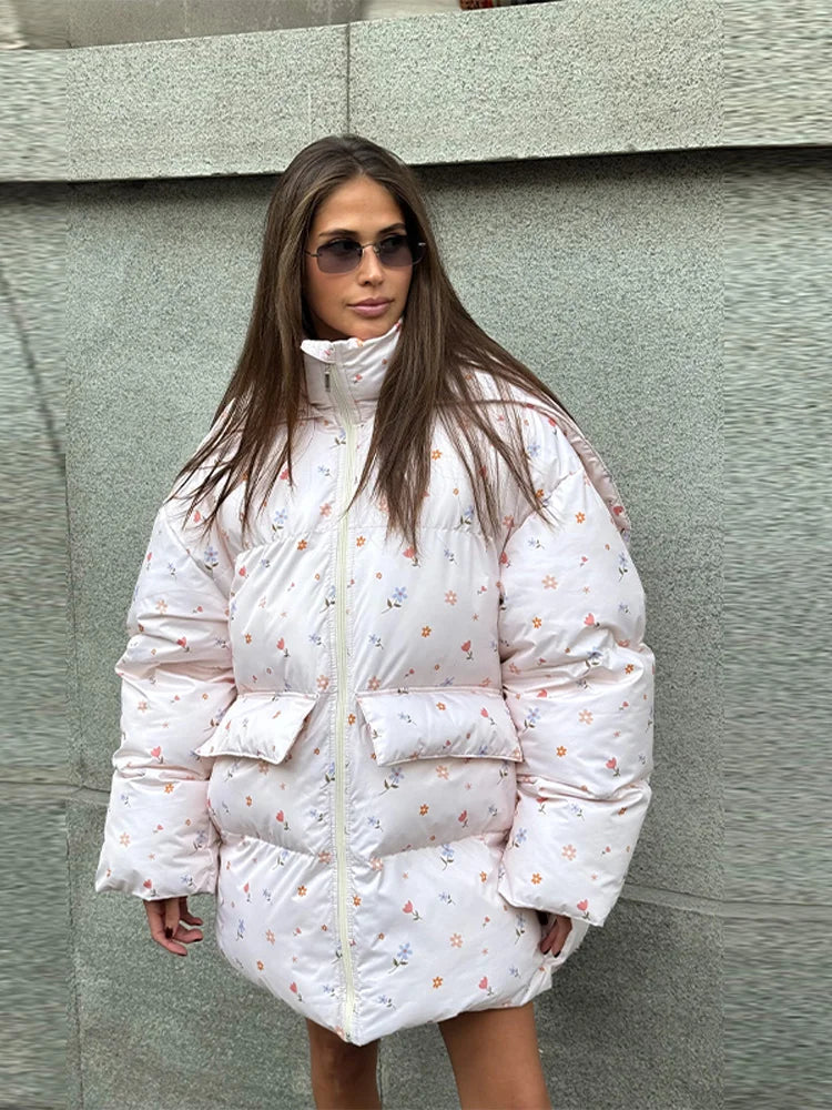 Kort oversized dunjakke til kvinder med hætte og integrerede vanter